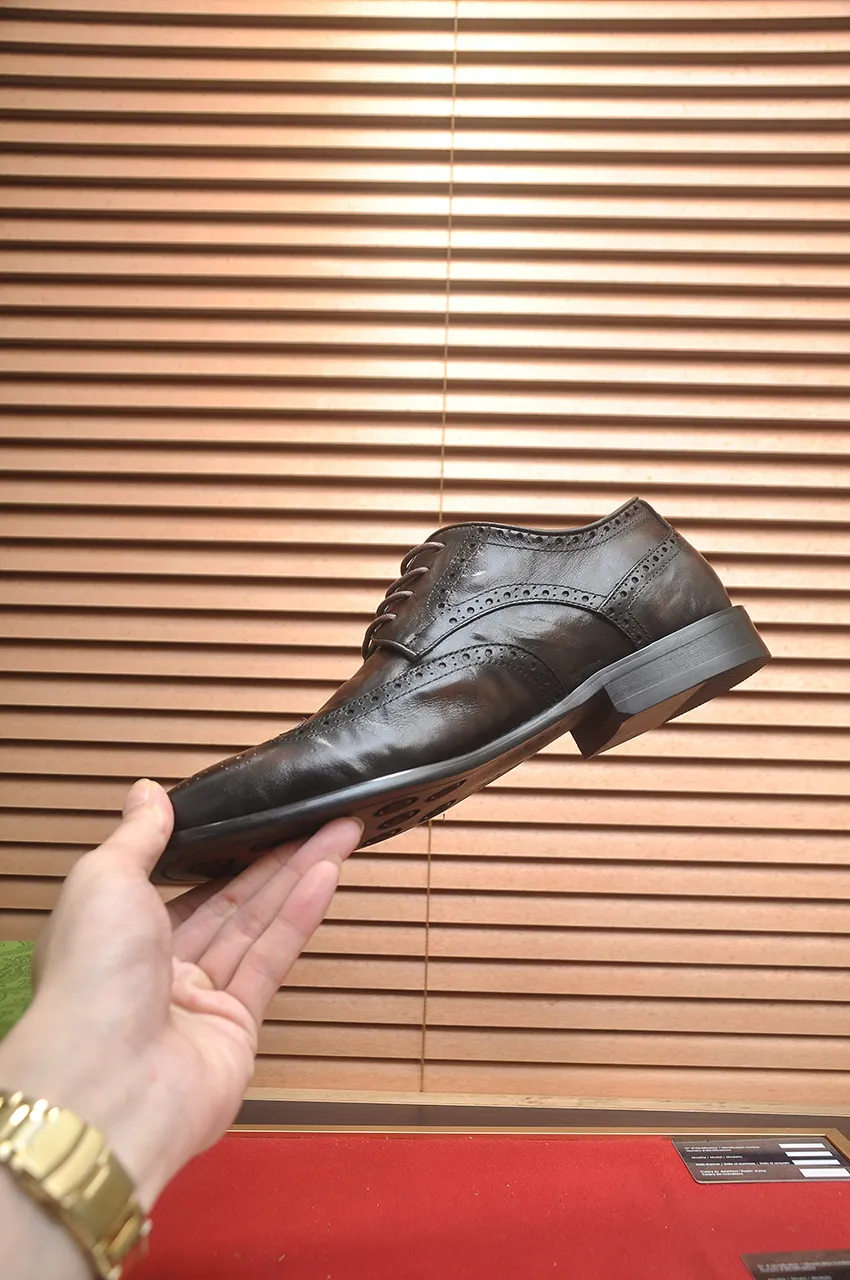 Men's shoes 💰580💶 Brand: GUCCI (Gucci) Standard code: Men's code 38/44 (45 can be customized) Grade: Same as the official website Original quality Material: Original cowhide Water-dyed cowhide lining Original rubber outsole Style category: Men's fashionable casual leather shoes Distinguished big-name luxury elements Top luxury Color: Actual picture